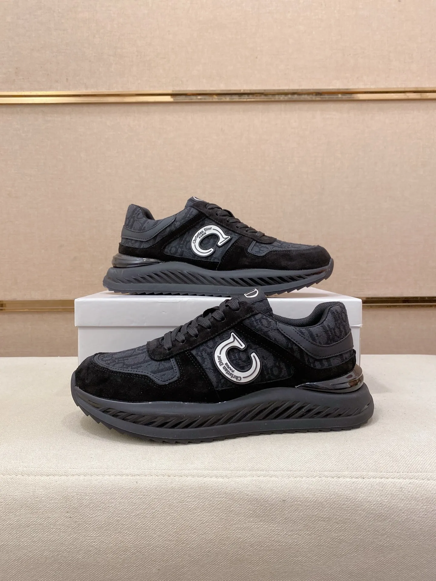 Men's shoes💰 462💰🇮🇹🇮🇹Dior d The new model is on sale at the same time at the counter. The upper 🇮🇹 is imported Italian first-layer cowhide, and the lining is fully imported sheepskin 💪💪. It is a complete 1⃣️ to 1⃣️ replica 🇮🇹💪💪, ⚠ Sole: The original sole is specially provided by the original factory. The exclusive movable molded sole is super comfortable. ⚠Original factory single goods, 🔍🔍high quality, you can enter and leave the counter at will, welcome to compare⚠. Code number:38-44